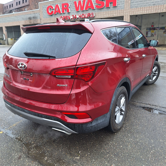 2017 Hyundai Santa Fe Sport Premium  2.4l 4cyl, 23 service recor - Photo 10