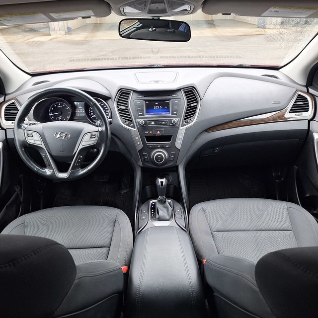 2017 Hyundai Santa Fe Sport Premium  2.4l 4cyl, 23 service recor - Photo 16