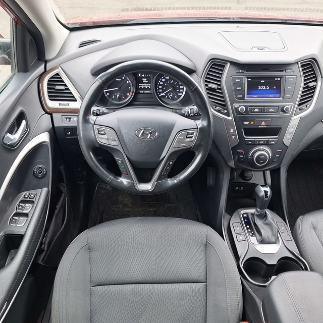 2017 Hyundai Santa Fe Sport Premium  2.4l 4cyl, 23 service recor - Photo 17