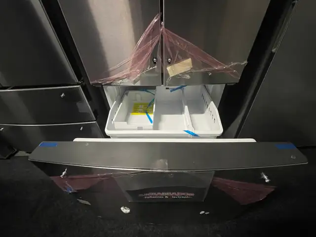 NEW 33" GE Interior Water & Ice Dispenser Fridge Stainless Steel - Photo 7