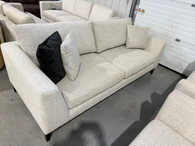 Oversized chevron patterned sofa grey or white - Photo 4