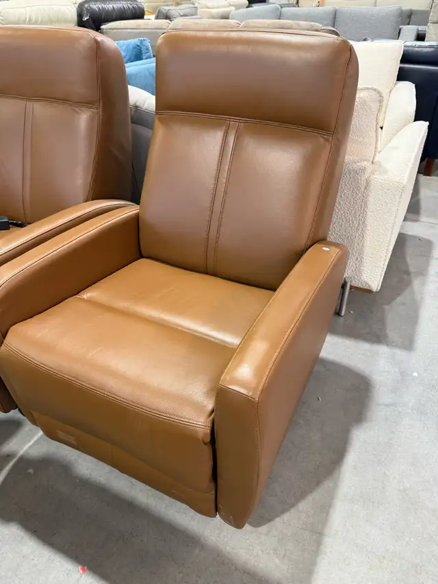 Palliser power recliner in tan or ivory - Photo 2