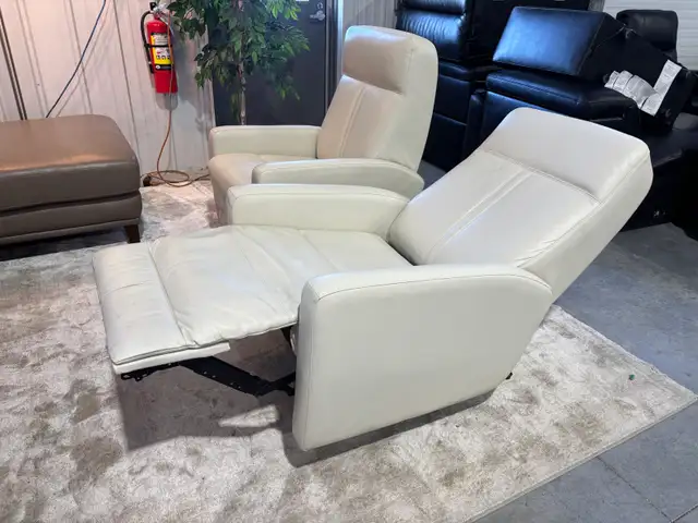 Palliser power recliner in tan or ivory - Photo 4