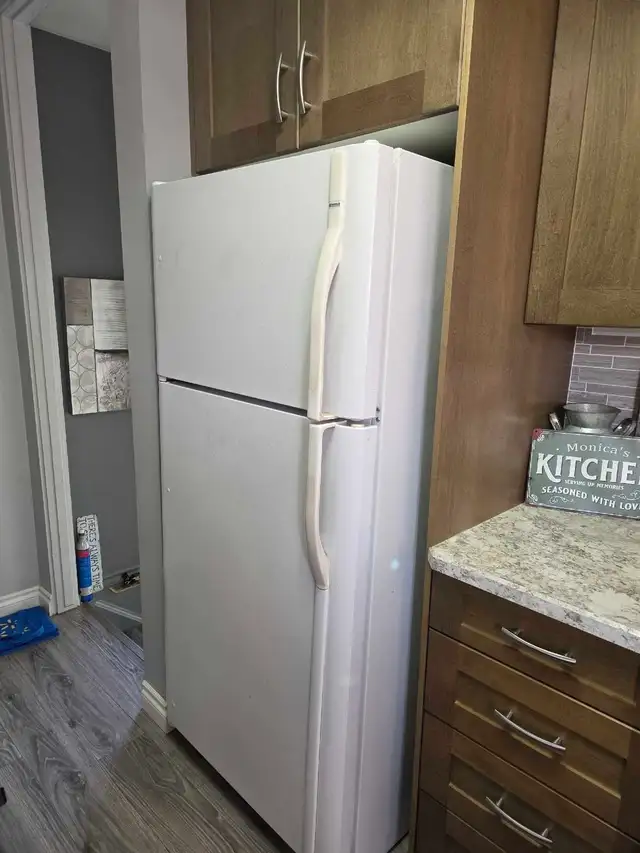 For sale white refrigerator works very good