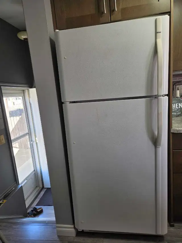 For sale white refrigerator works very good - Photo 2