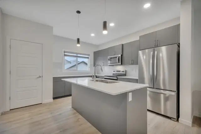 Newly Built 3.5 Bedroom Single-Family Home $490000 - Photo 2