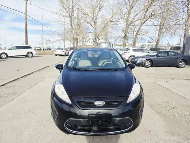 2011 Ford Fiesta Manual Hatchback - Photo 2