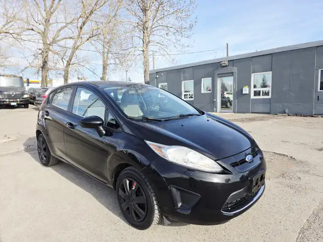 2011 Ford Fiesta Manual Hatchback - Photo 3