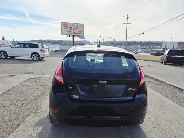 2011 Ford Fiesta Manual Hatchback - Photo 5