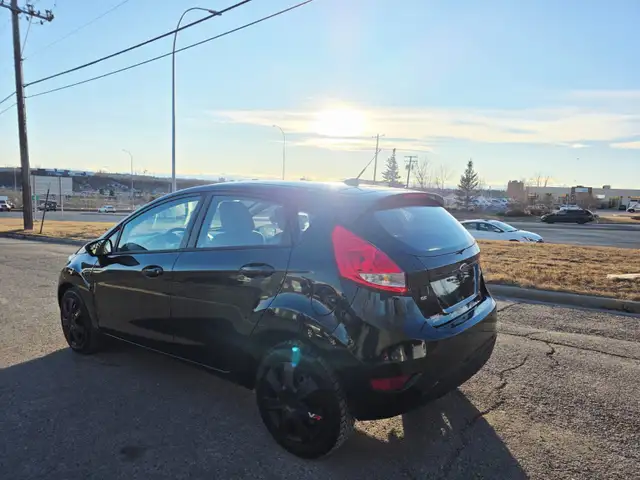 2011 Ford Fiesta Manual Hatchback - Photo 6