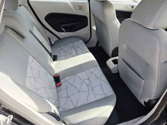 2011 Ford Fiesta Manual Hatchback - Photo 9