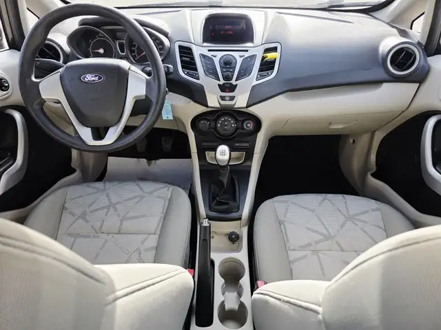 2011 Ford Fiesta Manual Hatchback - Photo 12