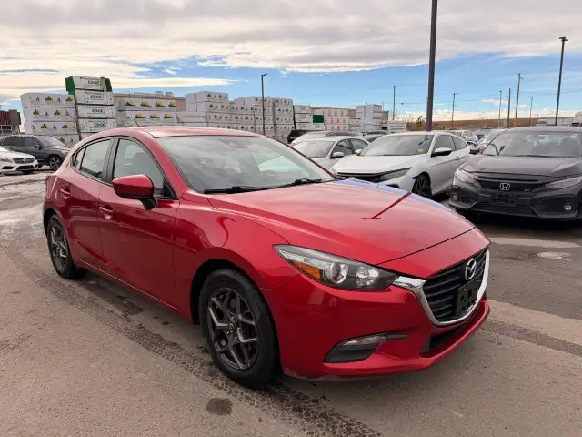 2018 Mazda Mazda3 Sport SkyActiv : Low Mileage - Photo 3
