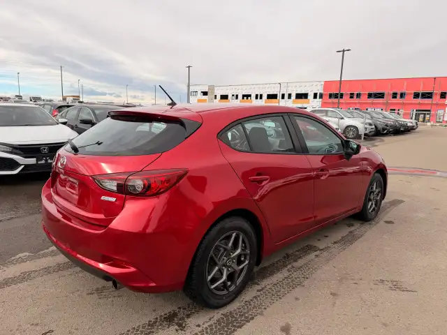 2018 Mazda Mazda3 Sport SkyActiv : Low Mileage - Photo 4