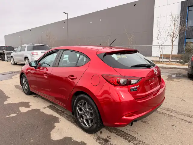 2018 Mazda Mazda3 Sport SkyActiv : Low Mileage - Photo 6