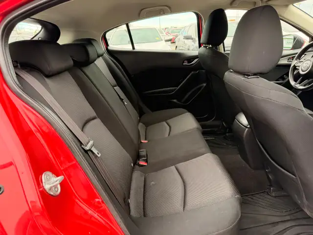 2018 Mazda Mazda3 Sport SkyActiv : Low Mileage - Photo 9