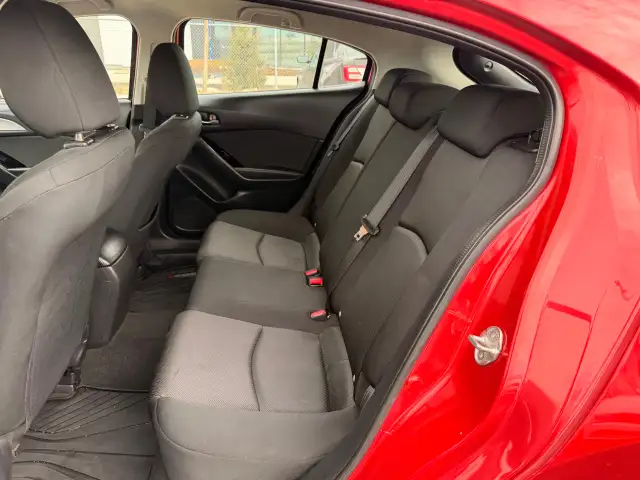 2018 Mazda Mazda3 Sport SkyActiv : Low Mileage - Photo 10