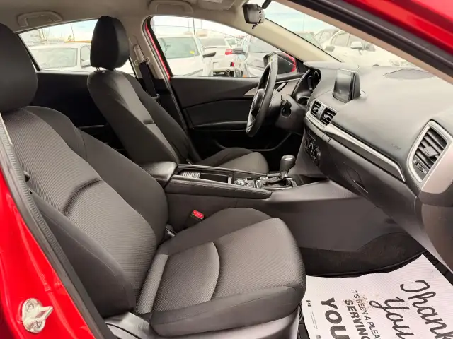 2018 Mazda Mazda3 Sport SkyActiv : Low Mileage - Photo 11