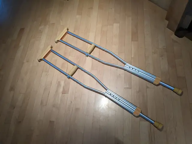 Kaiyang Medium Adult Aluminum Crutches (5’2" – 5’10")