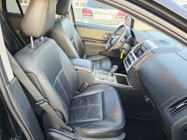 2010 Ford Edge  Clean Carfax, Leather Heated seats, Sunroof - Photo 11