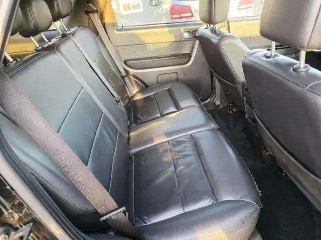 2010 Ford Escape  Limited Navigation Leather Heated Seats - Photo 9