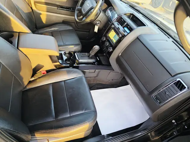 2010 Ford Escape  Limited Navigation Leather Heated Seats - Photo 11