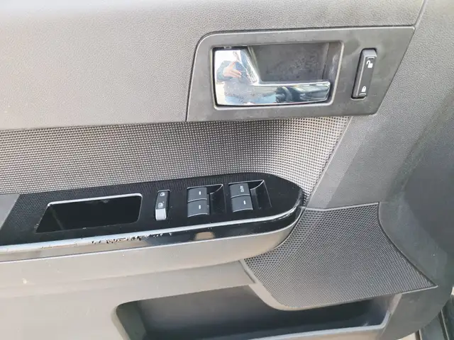 2010 Ford Escape  Limited Navigation Leather Heated Seats - Photo 15