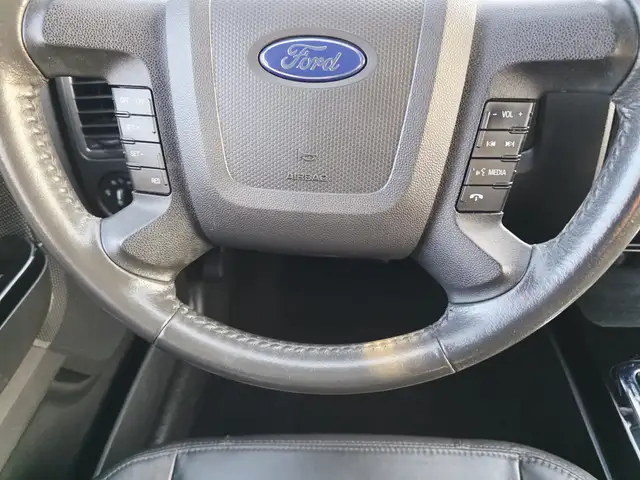 2010 Ford Escape  Limited Navigation Leather Heated Seats - Photo 16