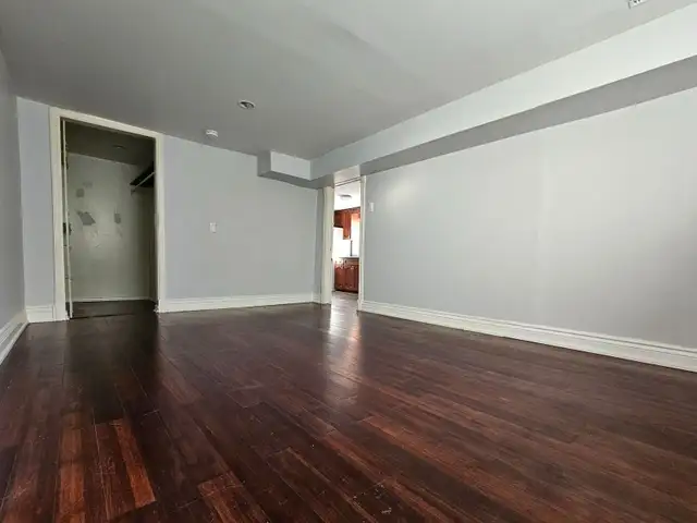 4 Bedroom Unit for Rent (Laundry & Parking included) - Photo 4