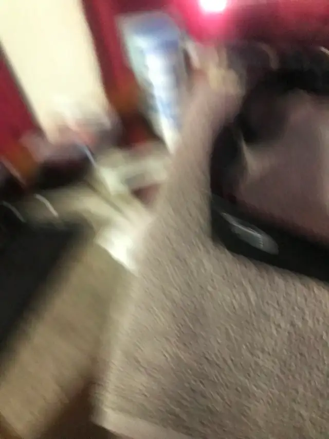 I have 2 oakley sun glasses Armani and PRADA handbag - Photo 5