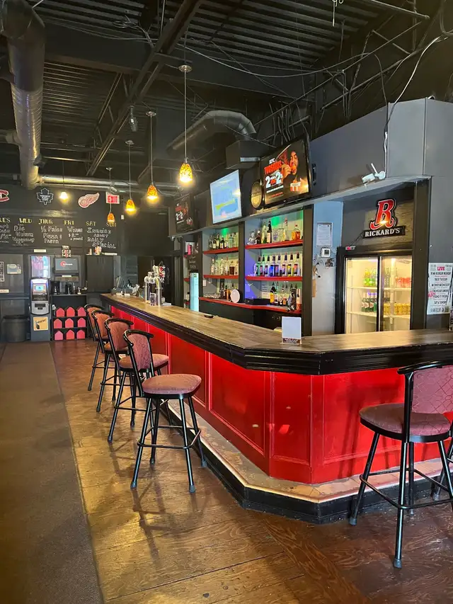 Bar/Pub/Restaurant for Sale - Photo 2