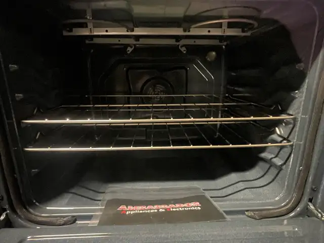 NEW 30" Whirlpool Range Stove Convection & Air Fry (Self Clean) - Photo 4