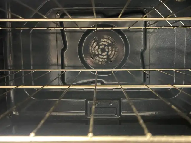 NEW 30" Whirlpool Range Stove Convection & Air Fry (Self Clean) - Photo 5