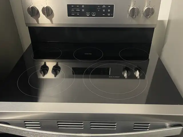 NEW 30" Whirlpool Range Stove Convection & Air Fry (Self Clean) - Photo 6