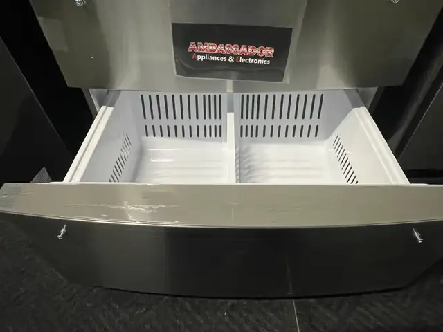 NEW 36" LG 4 Door Ice&Water Dispenser Fridge(28 Cu.Ft) Stainless - Photo 6