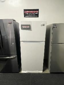 NEW 30" Frigidaire Top Freezer Fridge (18 Cu.Ft)