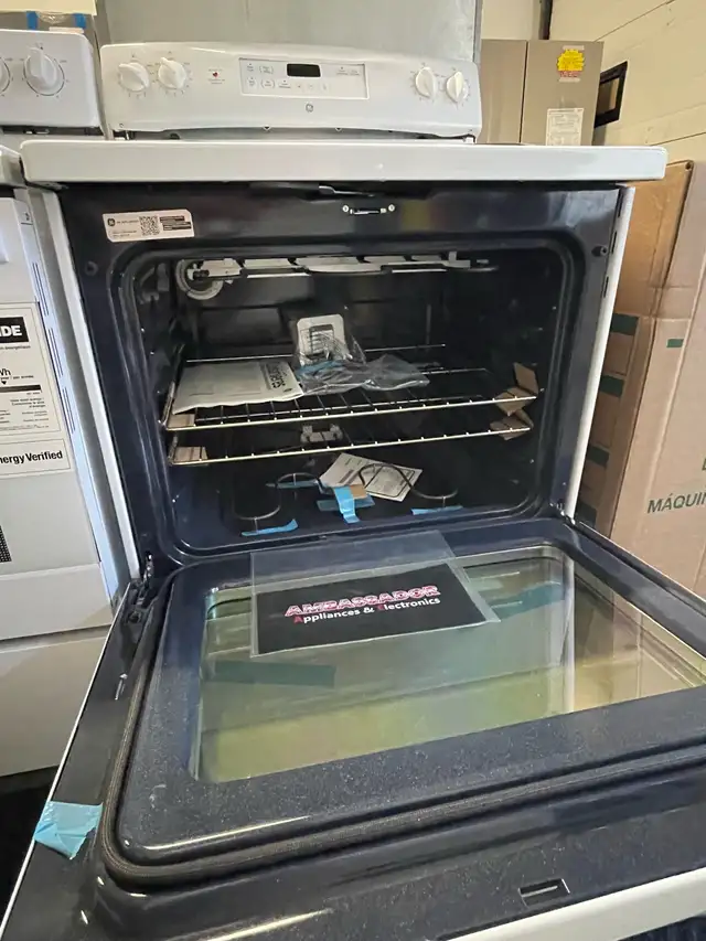 NEW 30" GE Electric Coil Top Range Stove With Self Clean 5 Cu.Ft - Photo 3