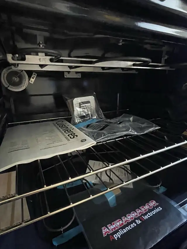 NEW 30" GE Electric Coil Top Range Stove With Self Clean 5 Cu.Ft - Photo 5