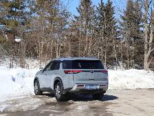 2024 Nissan Pathfinder SL- Pano Roof - Heated Seats - Photo 9