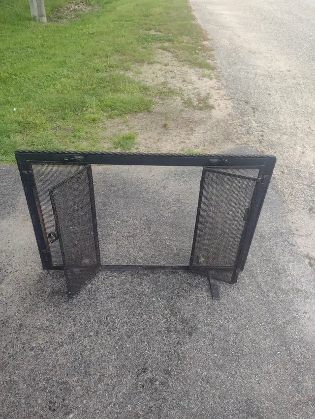 24 x 37 heavy duty fireplace screen - Photo 3