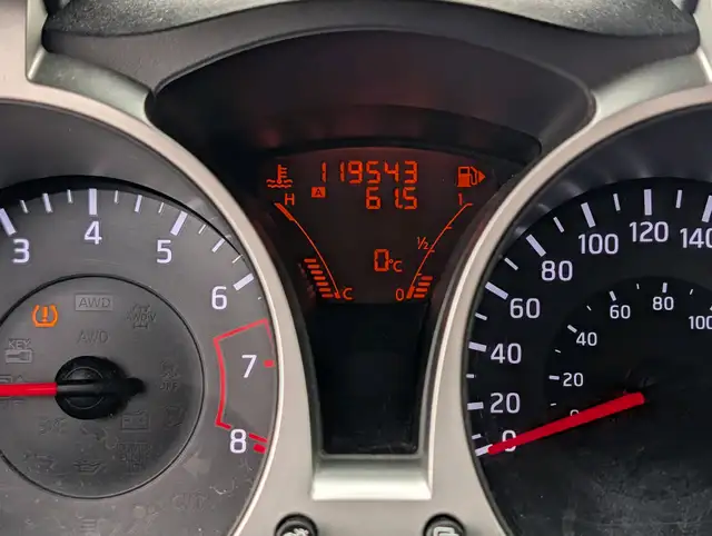 2012 Nissan Juke SV AWD | Clean title! | Sun-roof! | Heated seat - Photo 15