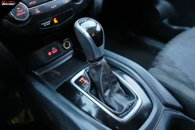 2020 Nissan Rogue AWD S - Photo 24