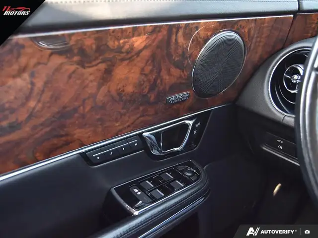 2019 Jaguar XJ XJ R-Sport AWD | LOADED! | MASSAGE SEATS | NO ACC - Photo 17
