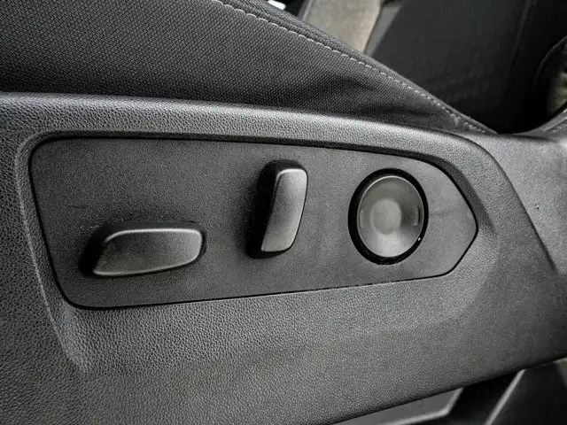 2025 Chevrolet Silverado 1500 LT 5.3L - Photo 18