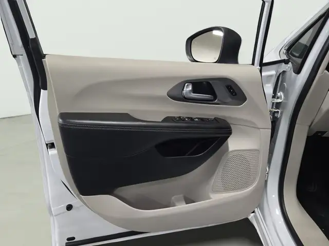 2023 Chrysler Pacifica Touring L No Accident Leather Heated Seat - Photo 11