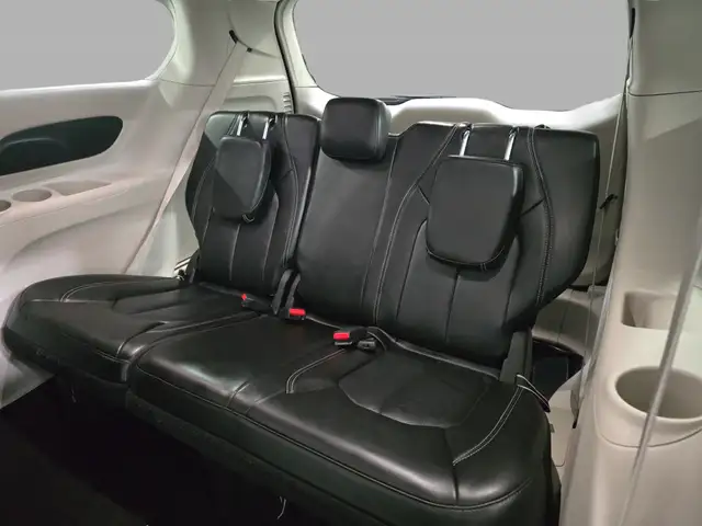 2023 Chrysler Pacifica Touring L No Accident Leather Heated Seat - Photo 25