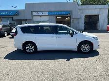 2024 Chrysler Grand Caravan SXT - Photo 2