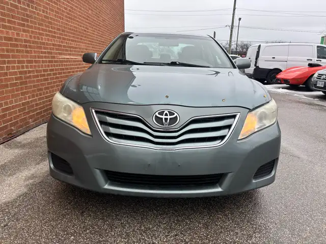 2010 Toyota Camry 4 Cyl. Leather Auto LE - Photo 2
