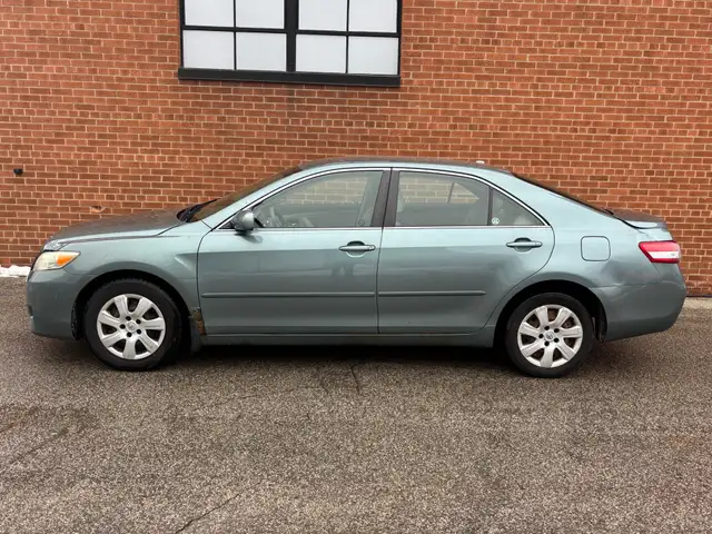 2010 Toyota Camry 4 Cyl. Leather Auto LE - Photo 3