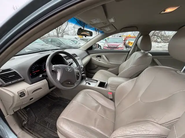 2010 Toyota Camry 4 Cyl. Leather Auto LE - Photo 9
